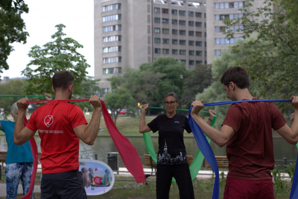 Stadtbewegung Menschen beim Sport im Park